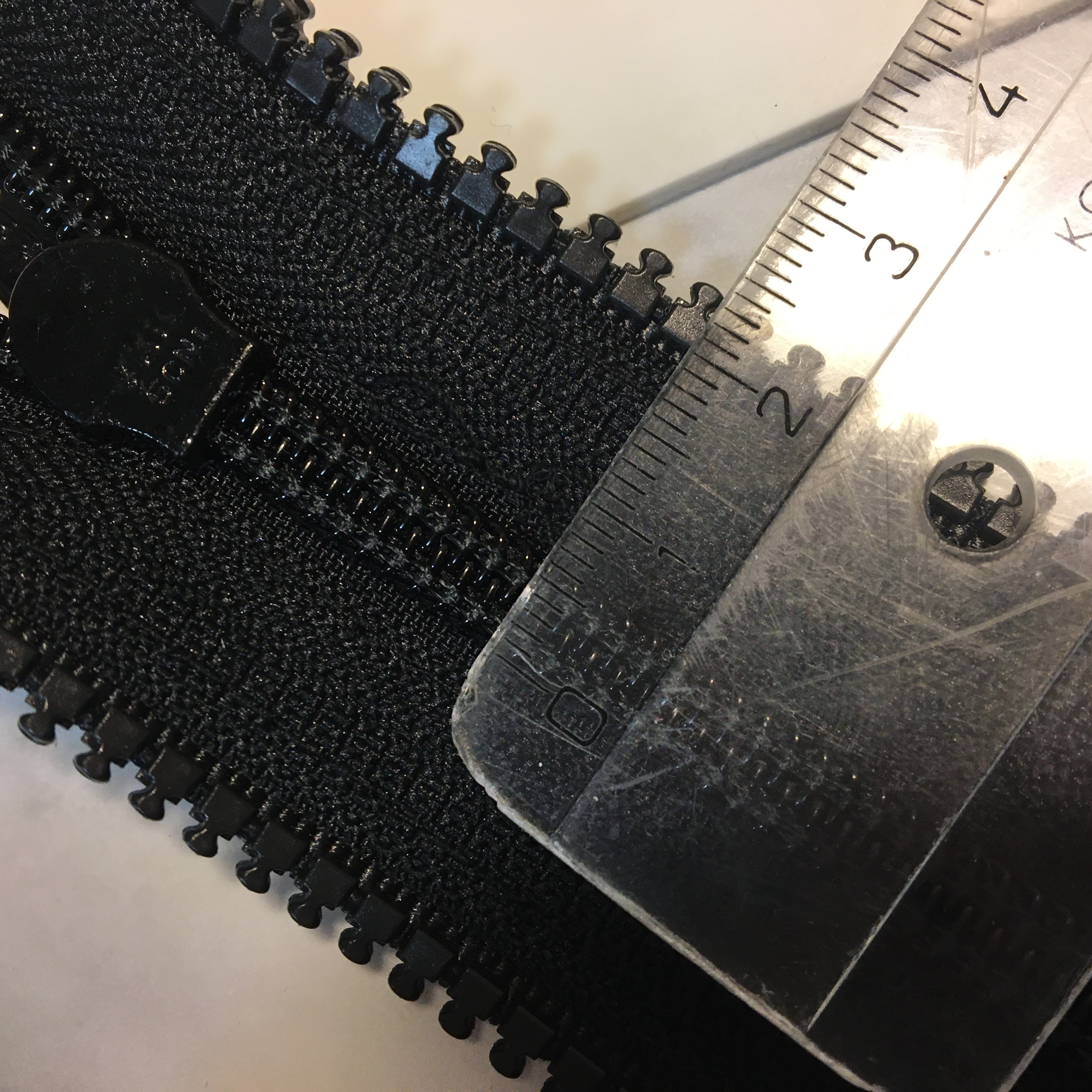 ZIP ADAPTÉR YKK "PRAVOSTRANNÝ" REVERZNÍ SPIRÁLOVÝ 5C 6 MM