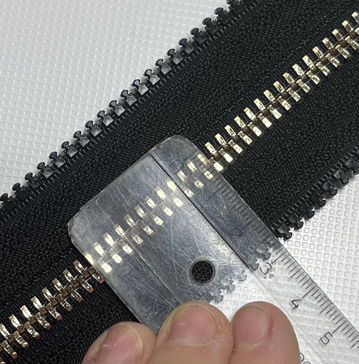 ZIP ADAPTÉR KOVOVÝ 8 MM - PRODLUŽOVACÍ až na 100 cm
