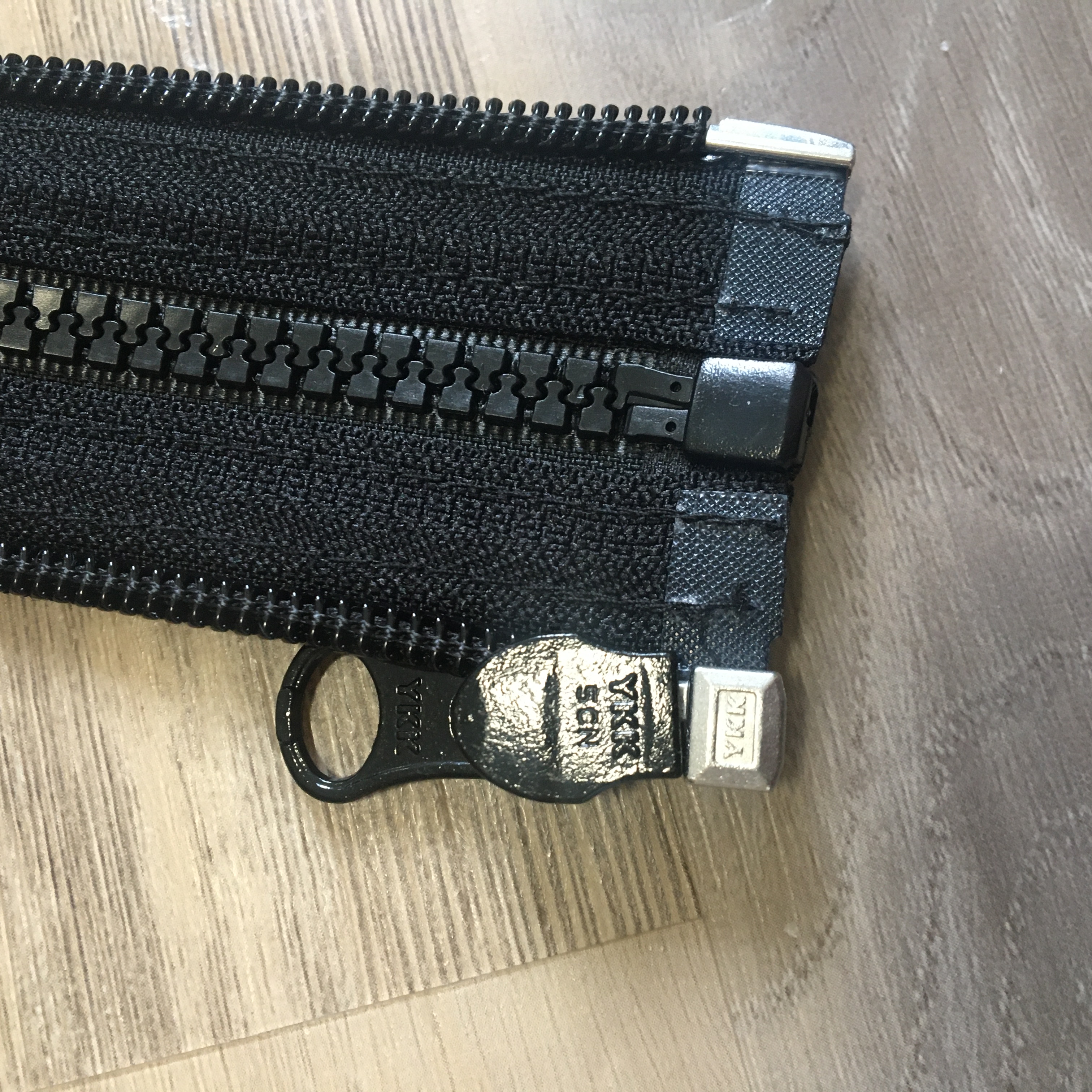 ZIP ADAPTÉR YKK "PRAVOSTRANNÝ" REVERZNÍ SPIRÁLOVÝ 5C 6 MM