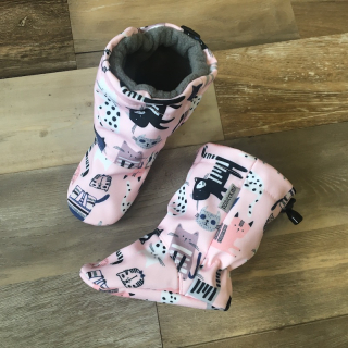 CAPÁČKY SOFTSHELL A FLEECE růžové kočky 15 cm