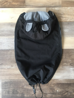 VSADKA S KAPUCKOU černá a šedá