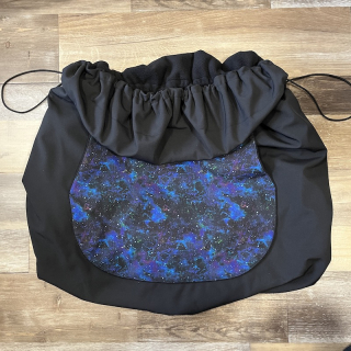 XXL KAPSA černá a vesmír