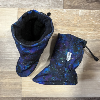 CAPÁČKY SOFTSHELL A FLEECE vesmír 11 cm