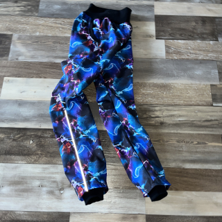 LETNÍ SOFTSHELLOVÉ KALHOTY barevný vesmír